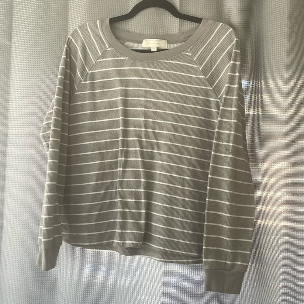 Brand: no comment NY.LA Size:Large Color: Grey with white strips